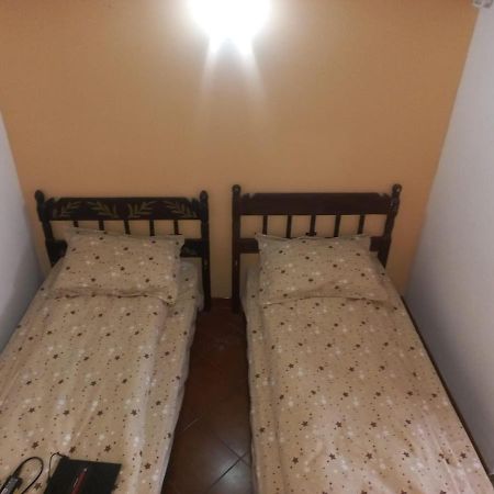 Double Room With Private Bathroom By Osteria Constantino Targoviste Esterno foto