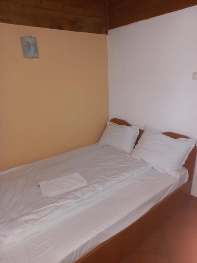 Double Room With Private Bathroom By Osteria Constantino Targoviste Esterno foto