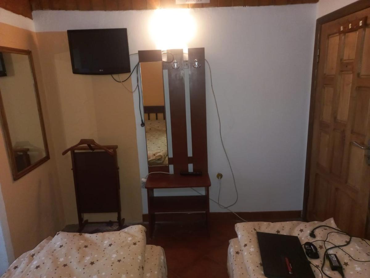 Double Room With Private Bathroom By Osteria Constantino Targoviste Esterno foto