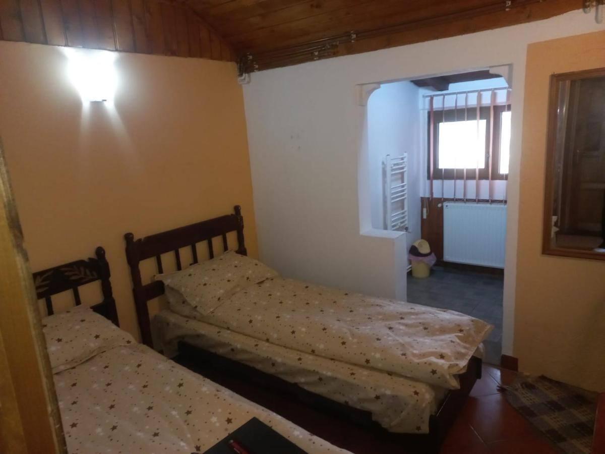 Double Room With Private Bathroom By Osteria Constantino Targoviste Esterno foto